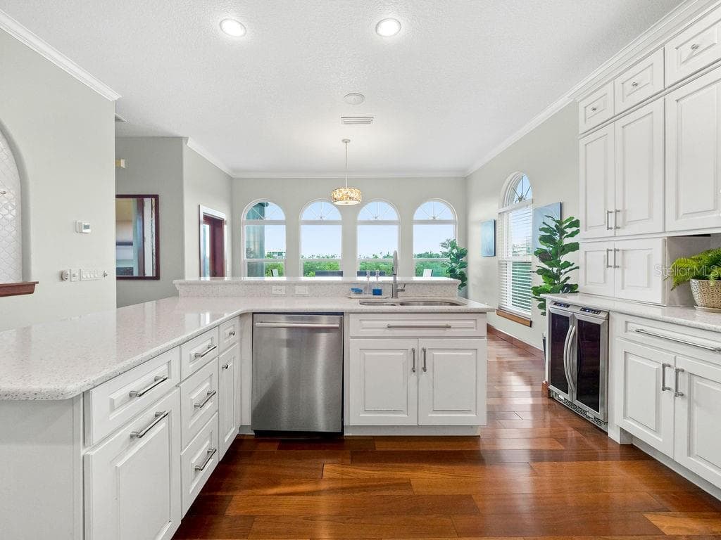 908 BAYSHORE DRIVE photo 13