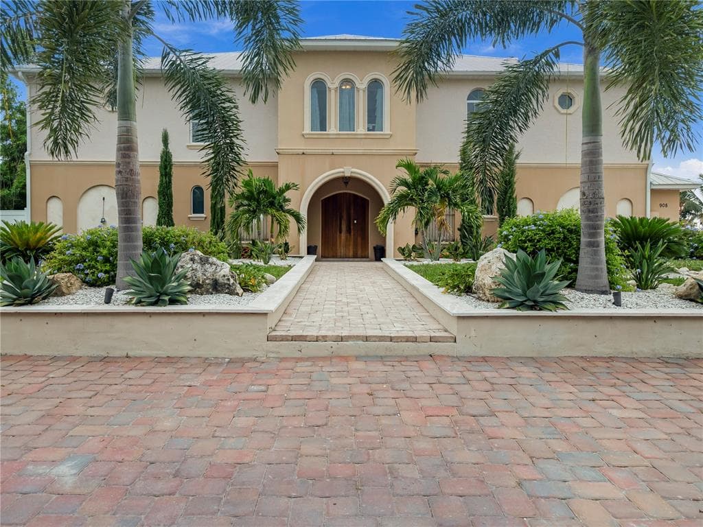 908 BAYSHORE DRIVE 5