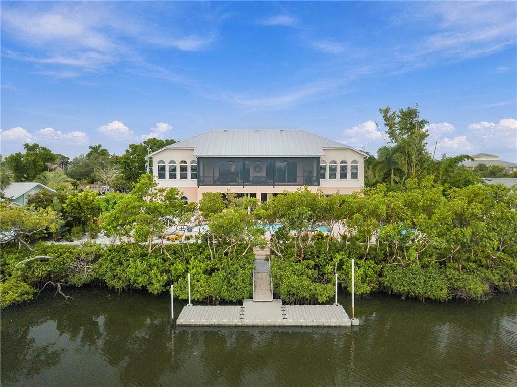908 BAYSHORE DRIVE 4