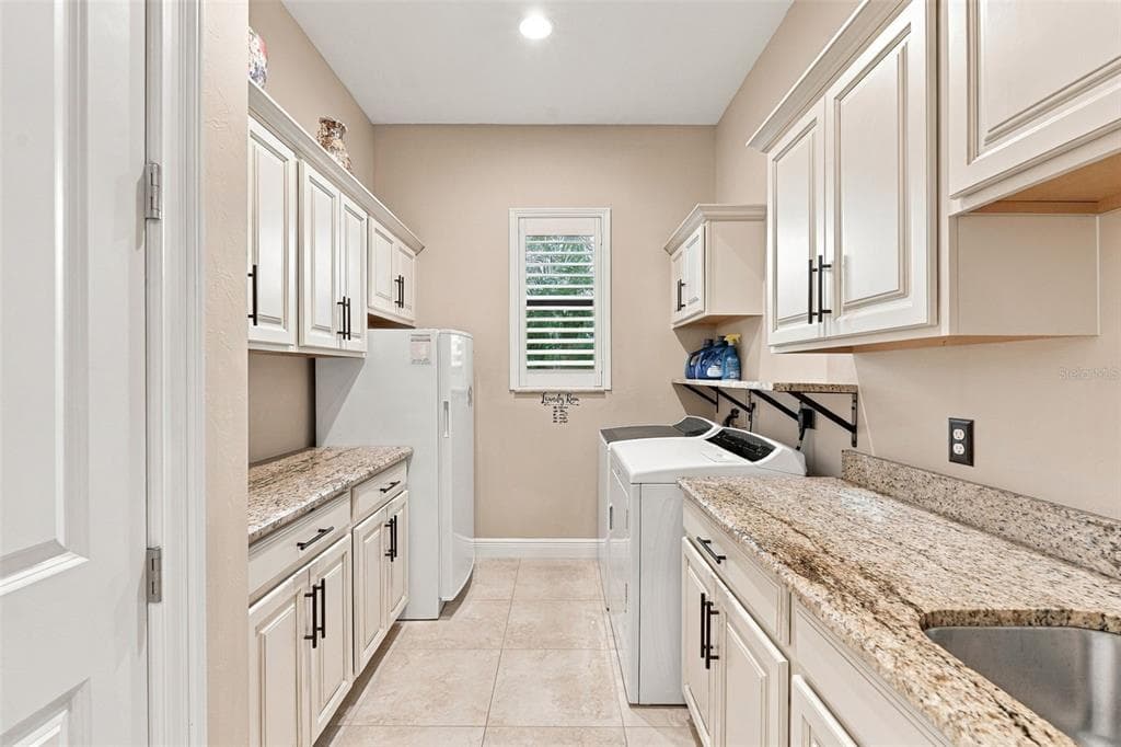 325 SEGOVIA DRIVE photo 21