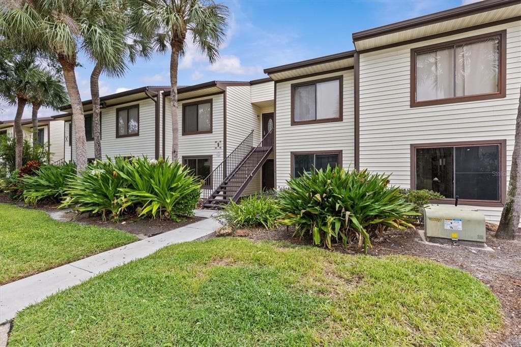 381 MOORINGS COVE DRIVE 9B photo 2