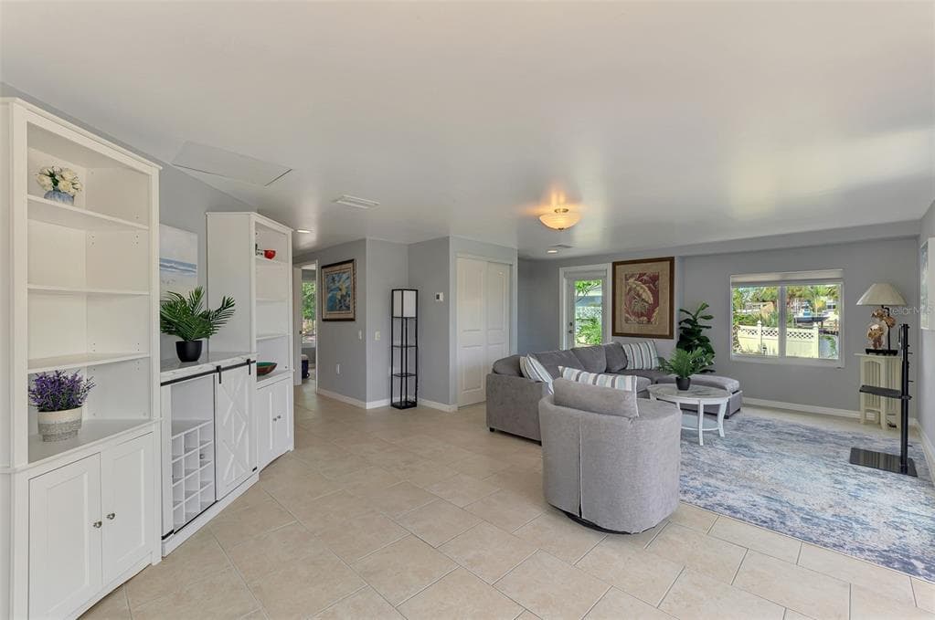 387 AVENIDA MILANO photo 13