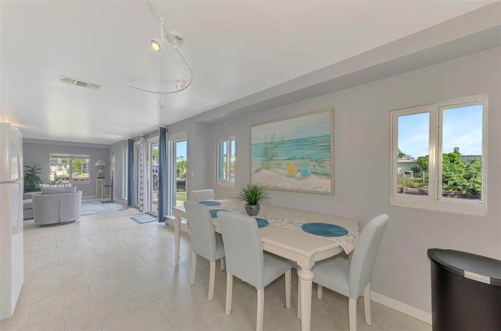 387 AVENIDA MILANO photo 16