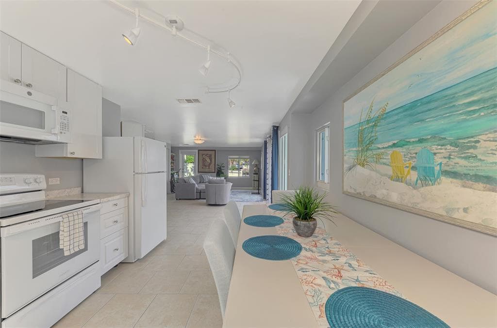 387 AVENIDA MILANO photo 20