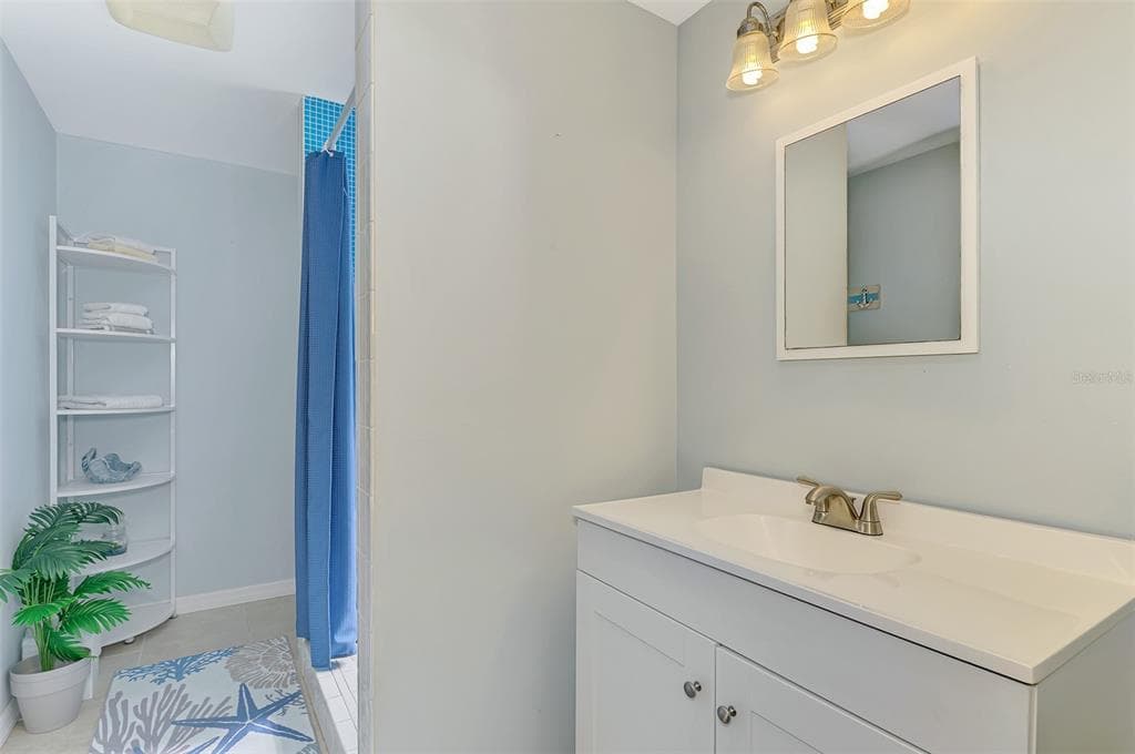 387 AVENIDA MILANO photo 24