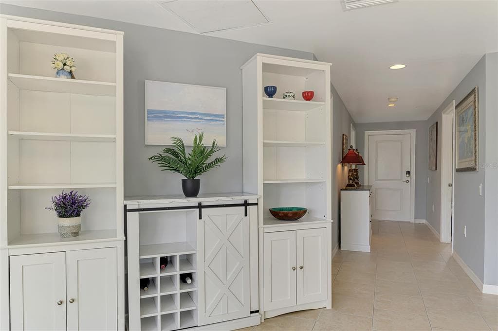 387 AVENIDA MILANO photo 10