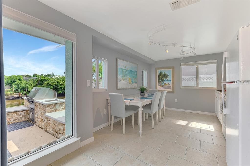 387 AVENIDA MILANO photo 19