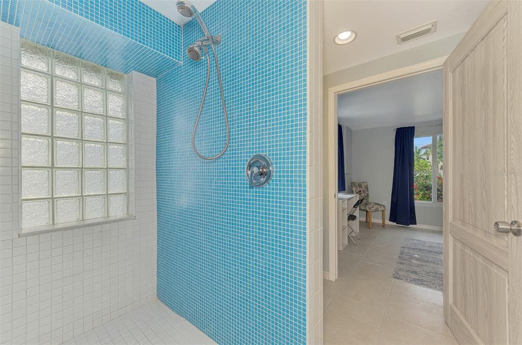 387 AVENIDA MILANO photo 25