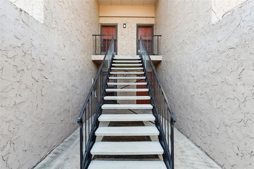 1158 CALLE DEL NORTE #C 5