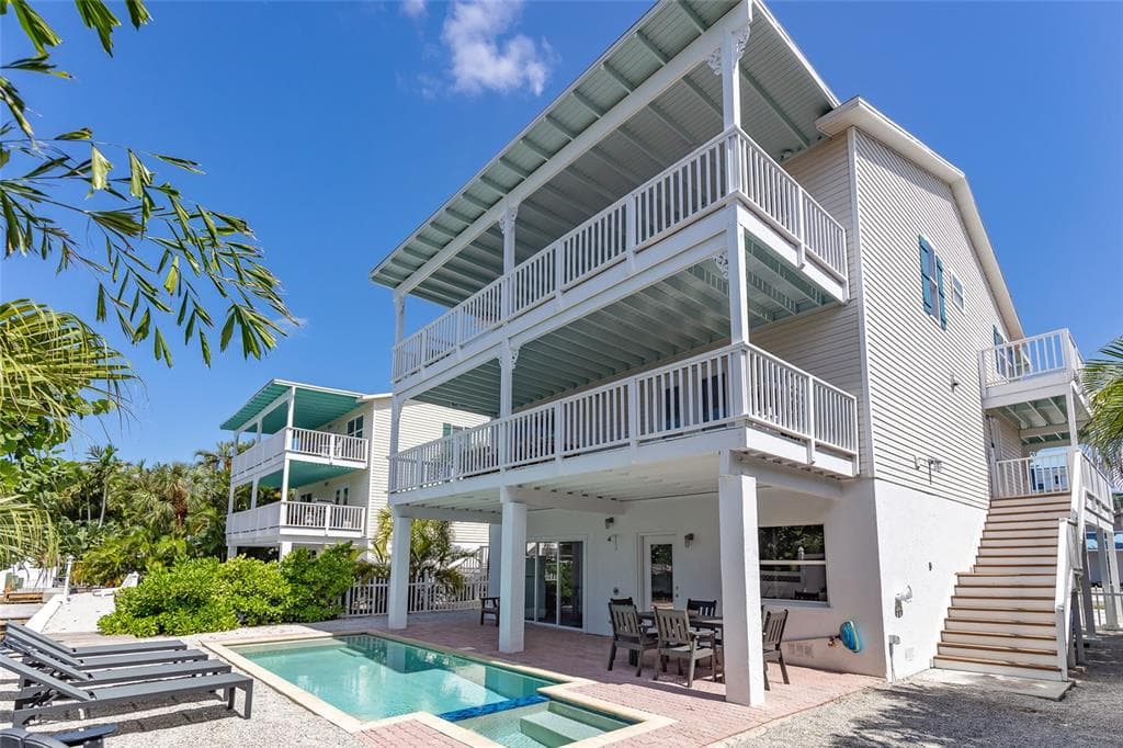 607 S BAY BOULEVARD 2