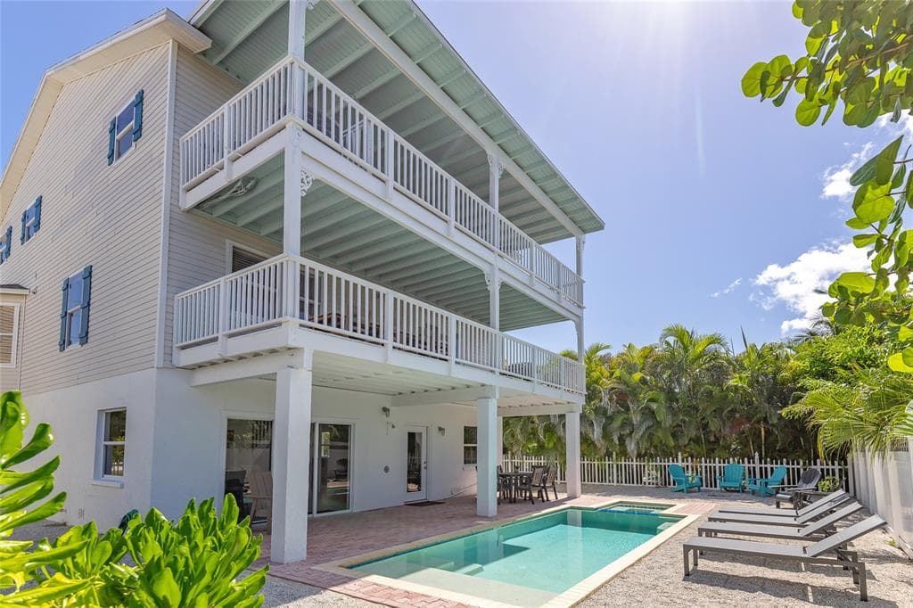 607 S BAY BOULEVARD 3