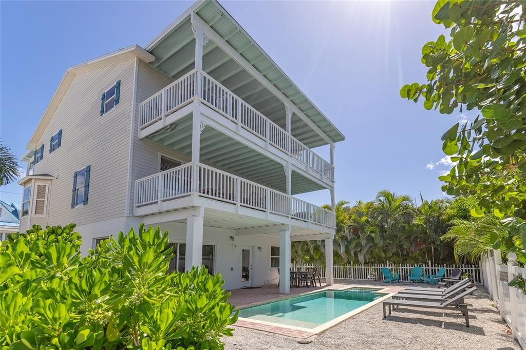 607 S BAY BOULEVARD 5
