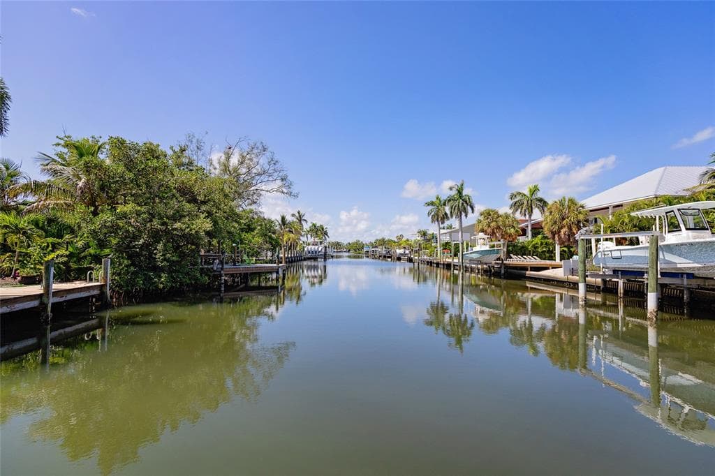 607 S BAY BOULEVARD 4