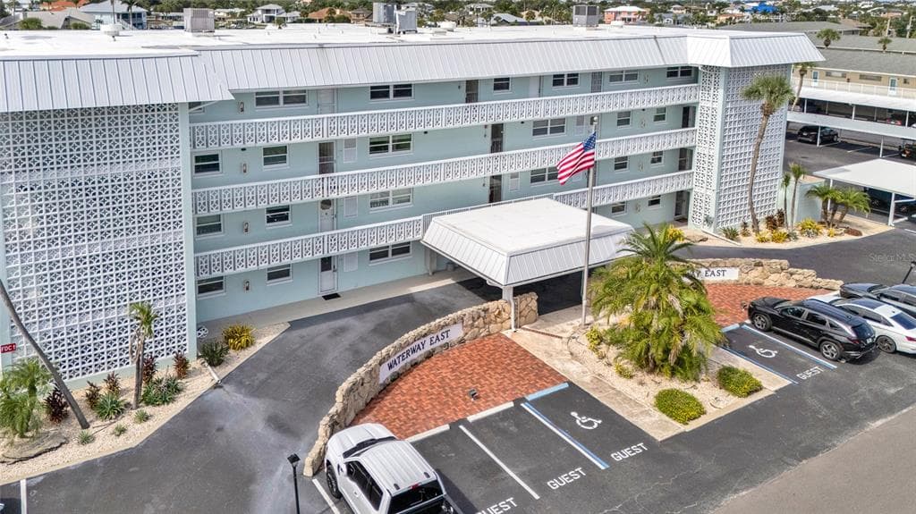 325 N CAUSEWAY C302 photo 2