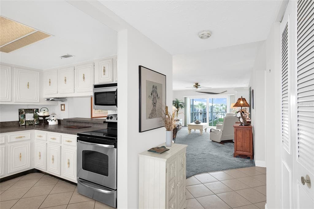 325 N CAUSEWAY C302 photo 5