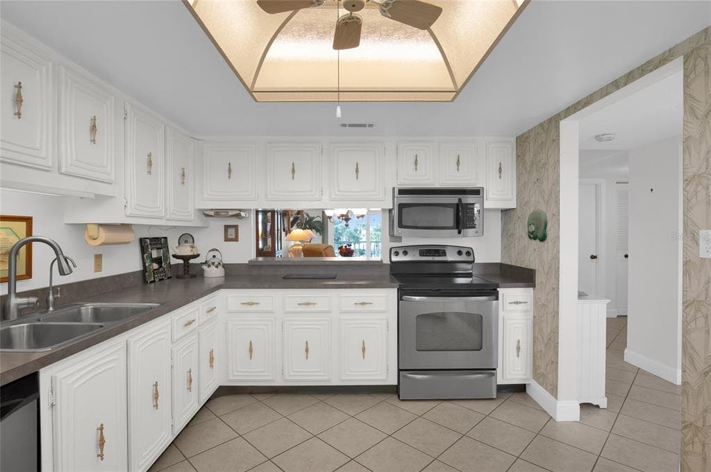 325 N CAUSEWAY C302 photo 9