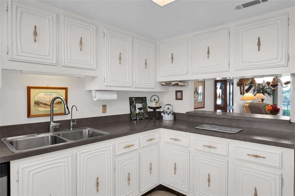 325 N CAUSEWAY C302 photo 10