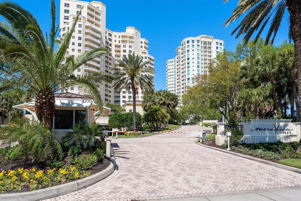 1200 GULF BOULEVARD 1704 photo 3