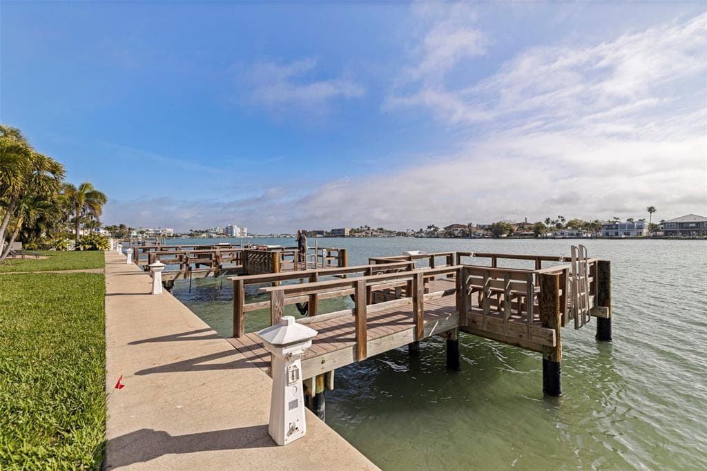 10265 GULF BOULEVARD A303 photo 19