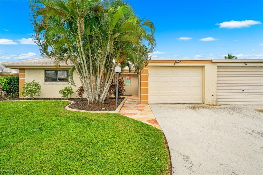 120 VILLA DRIVE 120 photo 2
