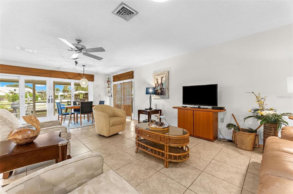 120 VILLA DRIVE 120 photo 6