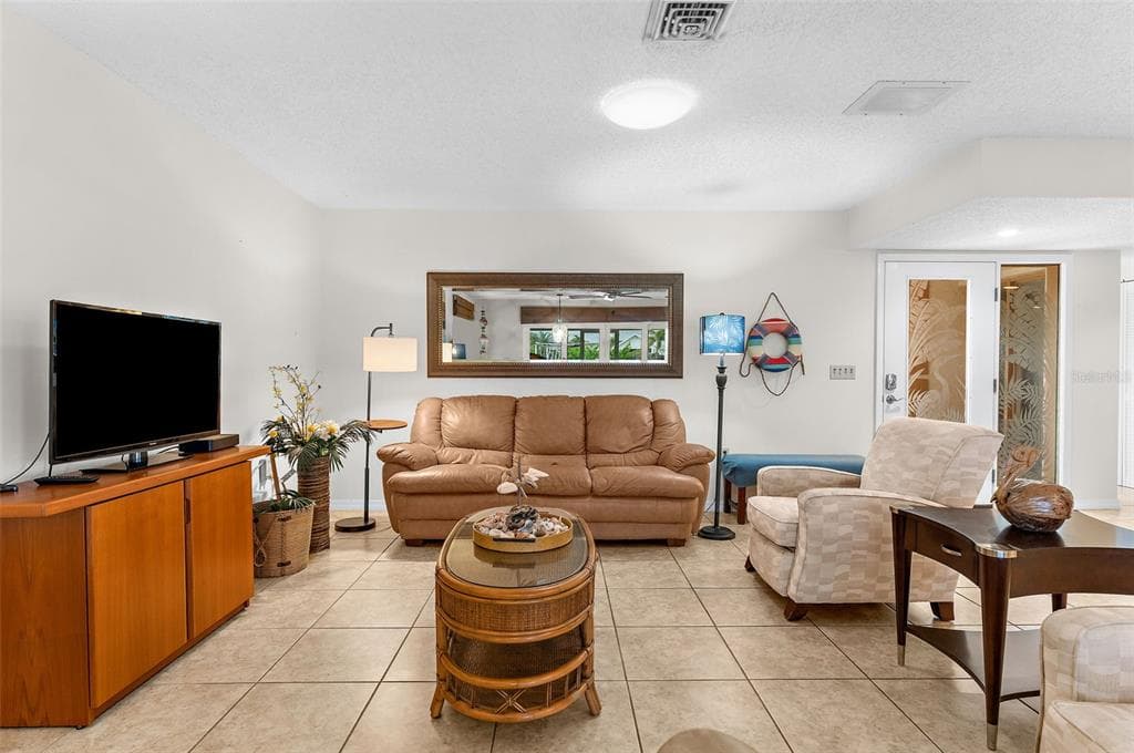 120 VILLA DRIVE 120 photo 7