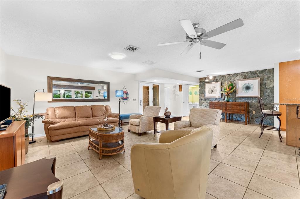 120 VILLA DRIVE 120 photo 9