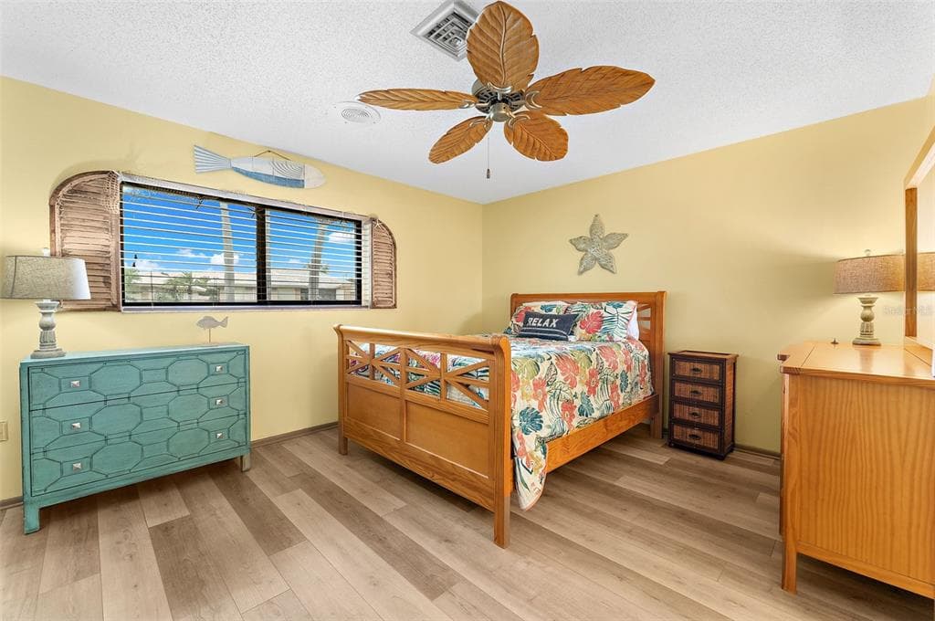 120 VILLA DRIVE 120 photo 18