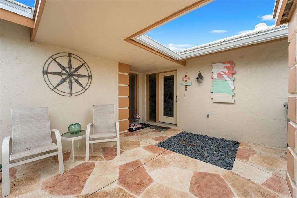 120 VILLA DRIVE 120 photo 4