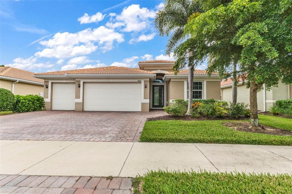 19064 BILLFISH AVENUE photo 2
