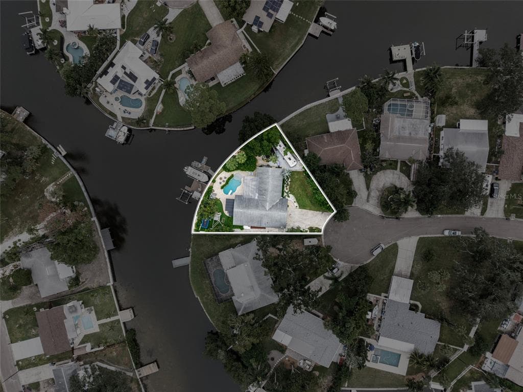 4785 BUTTERFLY PLACE NE photo 2
