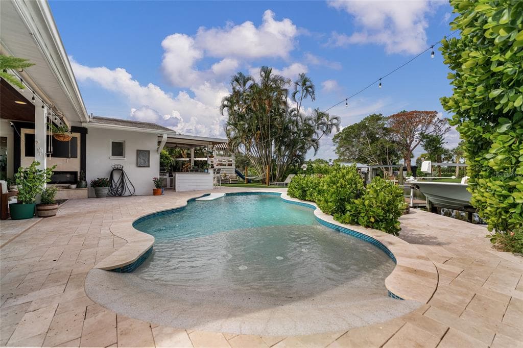 4785 BUTTERFLY PLACE NE photo 6