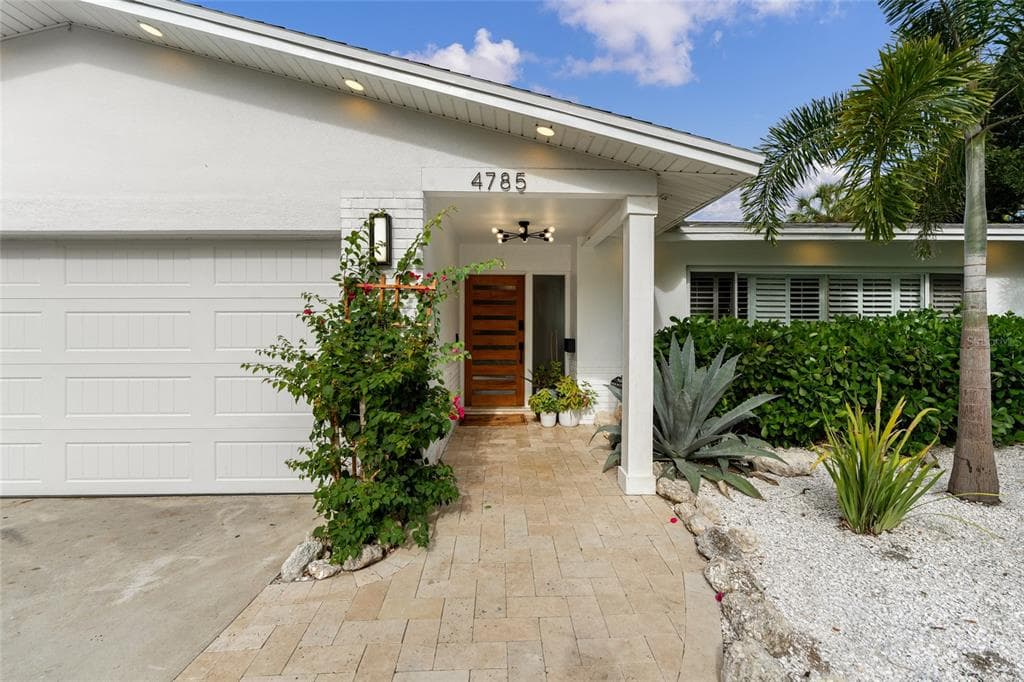 4785 BUTTERFLY PLACE NE photo 12