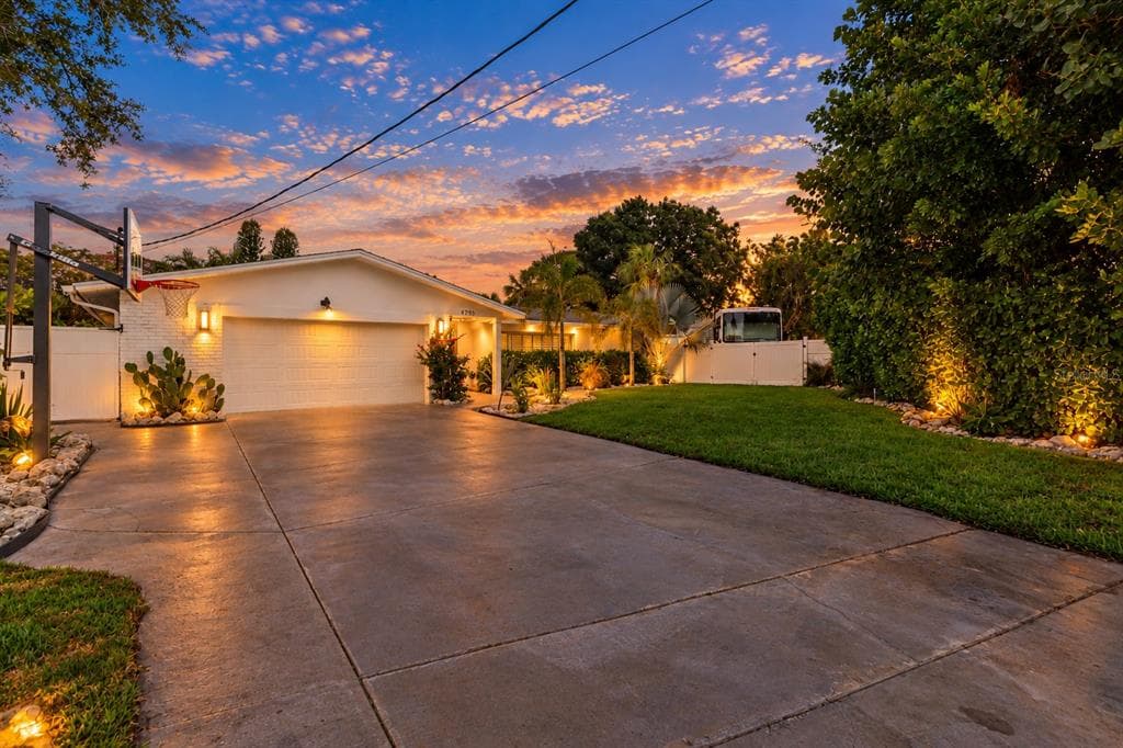 4785 BUTTERFLY PLACE NE photo 10