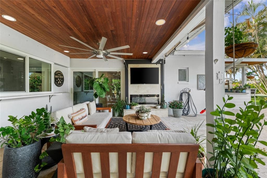 4785 BUTTERFLY PLACE NE photo 4