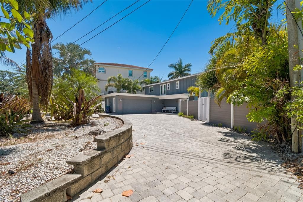 104 KLOSTERMAN ROAD W 2