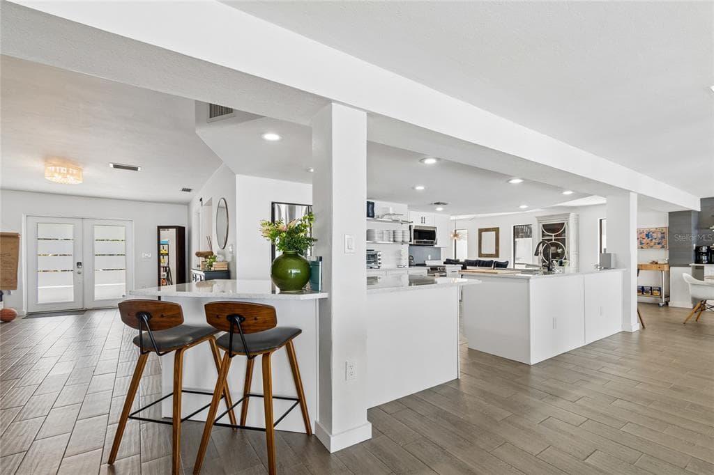 104 KLOSTERMAN ROAD W photo 6