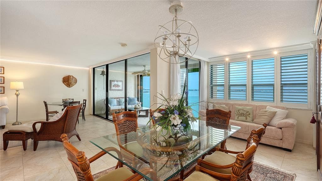 99 SUNSET DRIVE 401 photo 17