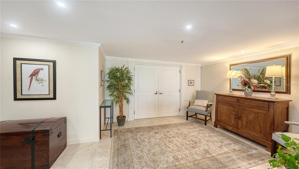 99 SUNSET DRIVE 401 photo 4