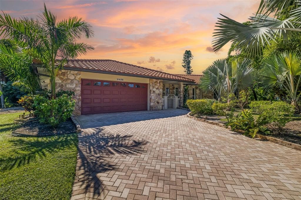 5456 AZURE WAY photo 1