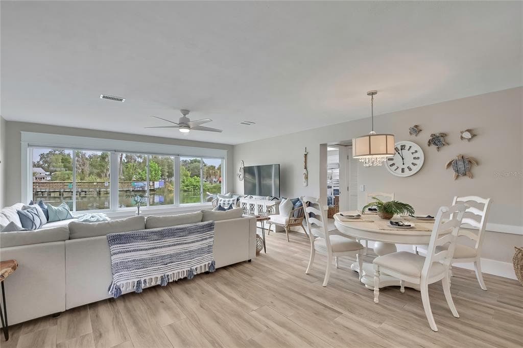 16 BEACH LANE 101 photo 3