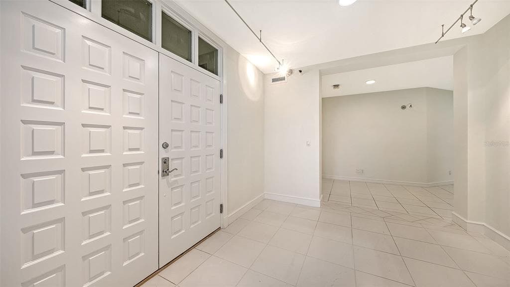 2550 HARBOURSIDE DRIVE 334 photo 6