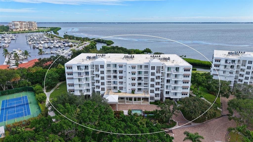 2550 HARBOURSIDE DRIVE 334 photo 3