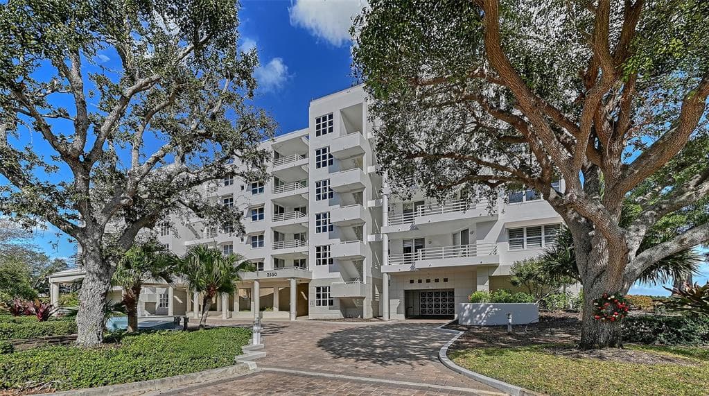 2550 HARBOURSIDE DRIVE 334 photo 1