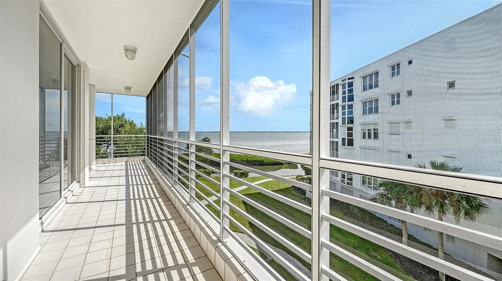 2550 HARBOURSIDE DRIVE 334 photo 15