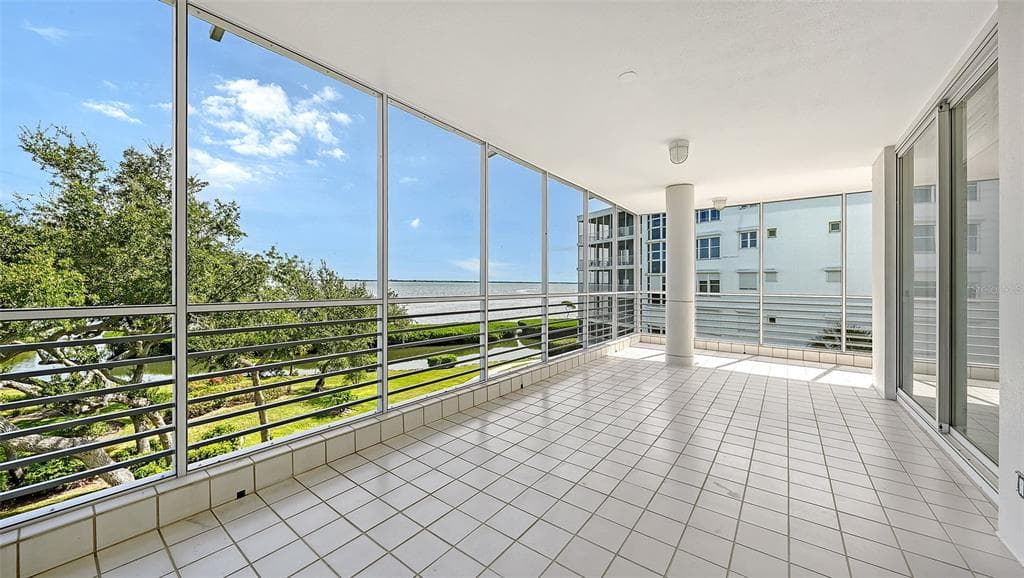 2550 HARBOURSIDE DRIVE 334 photo 11