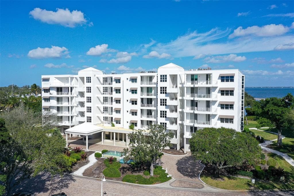 2550 HARBOURSIDE DRIVE 334 photo 4