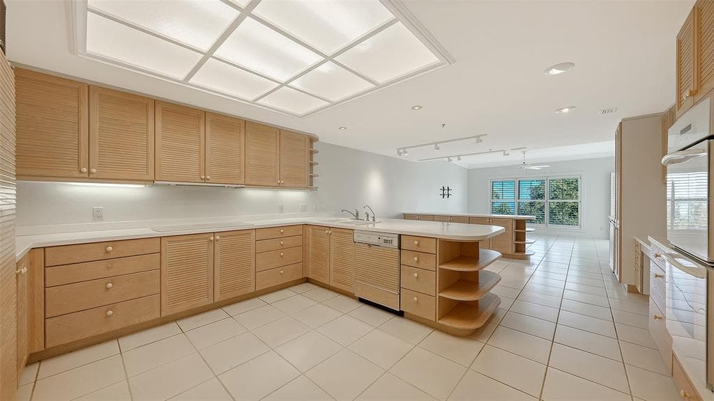 2550 HARBOURSIDE DRIVE 334 photo 25