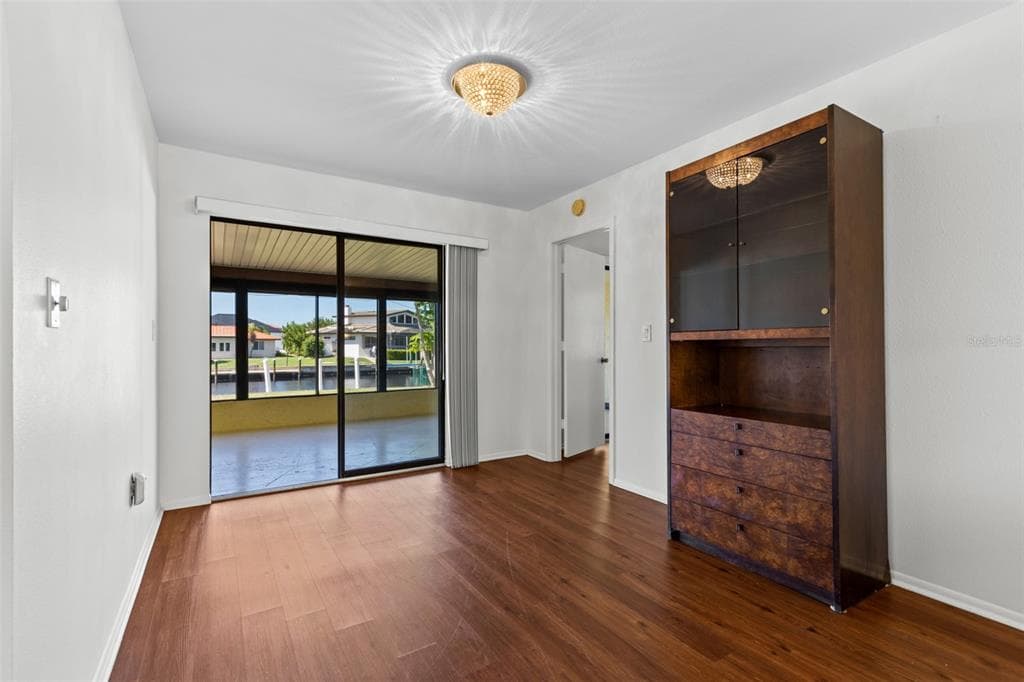 145 BAYSHORE COURT photo 6