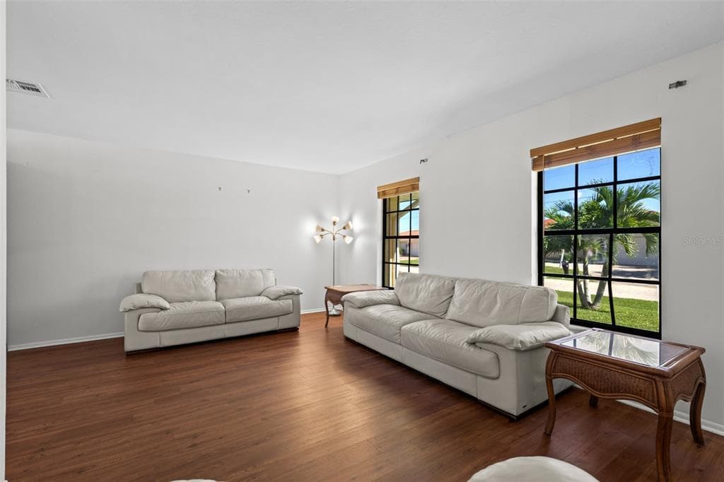 145 BAYSHORE COURT photo 5